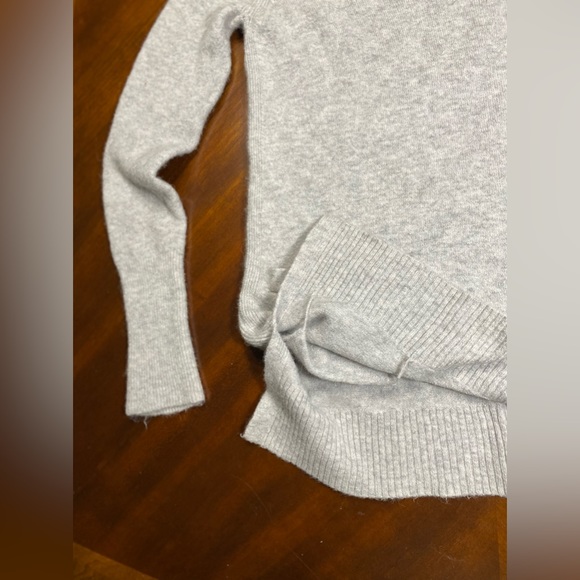 Essential wool merino mix V-Neck Sweater two pockets. J.Crew - Picture 7 of 14